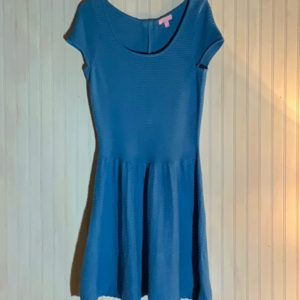 Ladies Lilly Pulitzer short sleeve sweater dress